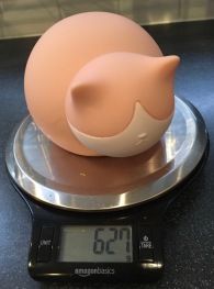 pink cat hot water bottle on scale showing 627 g full of water